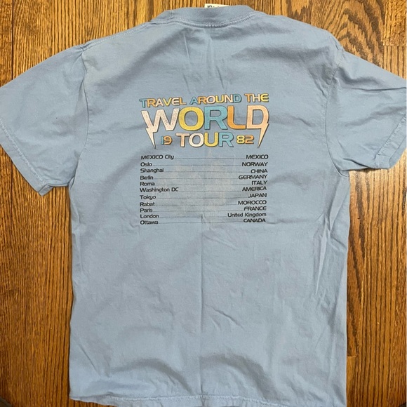 Disney World Epcot World Tour 1982 Blue Short Sleeve Tee Size Small - Picture 6 of 7